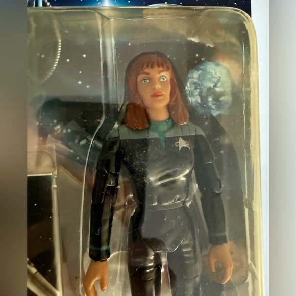 1996 Star Trek First Contact Dr Beverly Crusher Chef Medical Officer Figure - Picture 4 of 13
